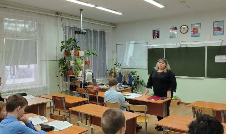 Комиссия по делам несовершеннолетних Красногвардейского района провела в школах месячник правовых знаний (12+)