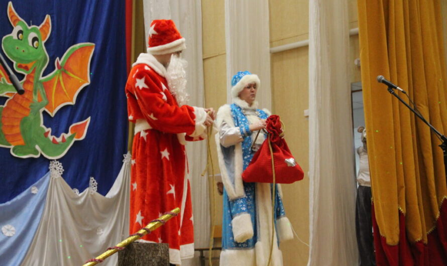Дом детского творчества Красногвардейского района первыми открыли сезон новогодних утренников