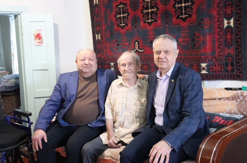 Глава Красногвардейского района Юрий Классен поздравил ветеранов с наступающим Новым годом