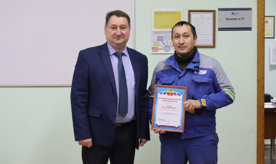 Заместитель главы администрации района Игорь Курганов  поздравил сотрудников Красногвардейского РЭС с профессиональным праздником