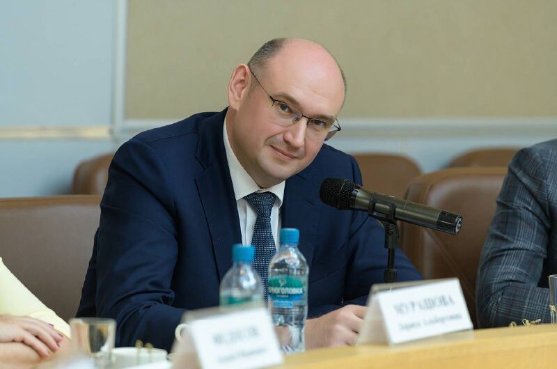 Врио губернатора Евгений Солнцев поздравил медицинское сообщество Оренбуржья