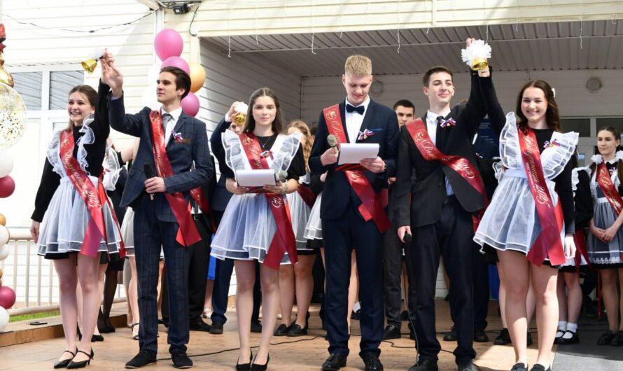 В Оренбуржье 40 выпускников получили высший балл на экзаменах по химии, литературе и истории.