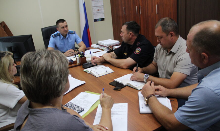 В прокуратуре Красногвардейского района состоялось совещание по безопасности пребывания несовершеннолетних на воде в летний период(12+)