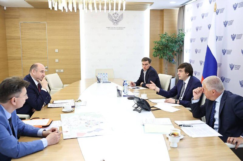 Врио Евгений Солнцев обсудил с министром просвещения РФ Сергеем Кравцовым  реализацию национальных проектов