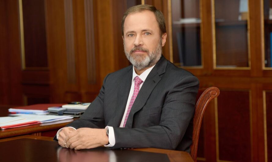 Полномочный представитель Президента РФ в ПФО Игорь Комаров поздравил жителей Приволжского федерального округа с Днём знаний