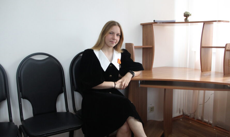 Ученица из Красногвардейского района Анастасия Бобривная заслужила стипендию губернатора благодаря своему усердному труду