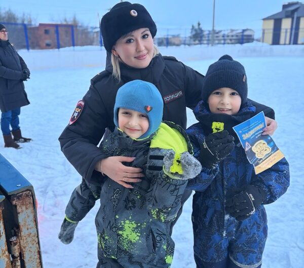 В рамках профилактического мероприятия «Засветись!» сотрудники ГИБДД Красногвардейского района  провели акцию для детей-пешеходов (6+)