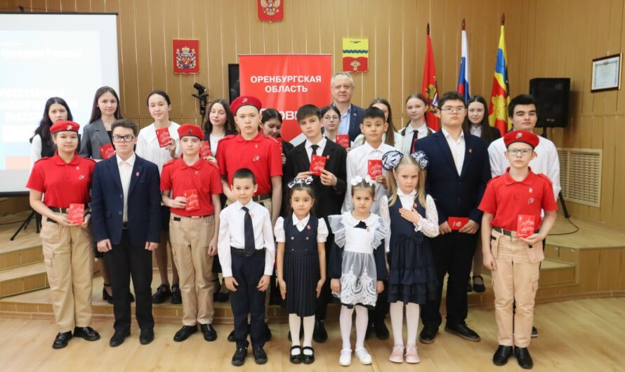 Юные красногвардейцы получили паспорта