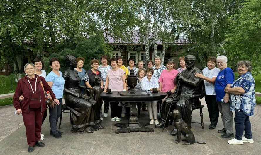 Путешествие в XIX век: культурный десант участниц Центра “Мудрость” из Красногвардейского района