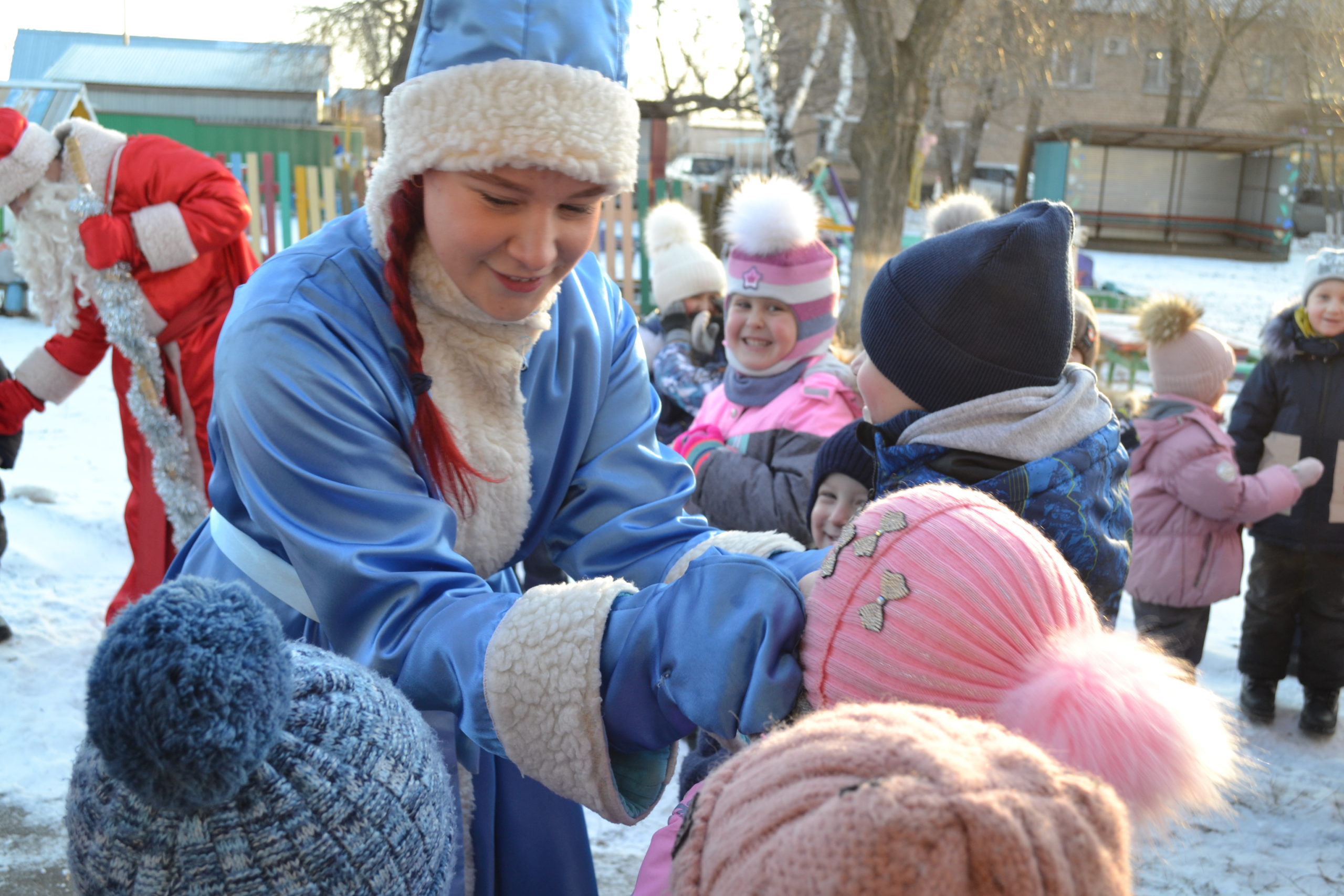 Автобус Деда Мороза порадовал дошкольников Ташлы