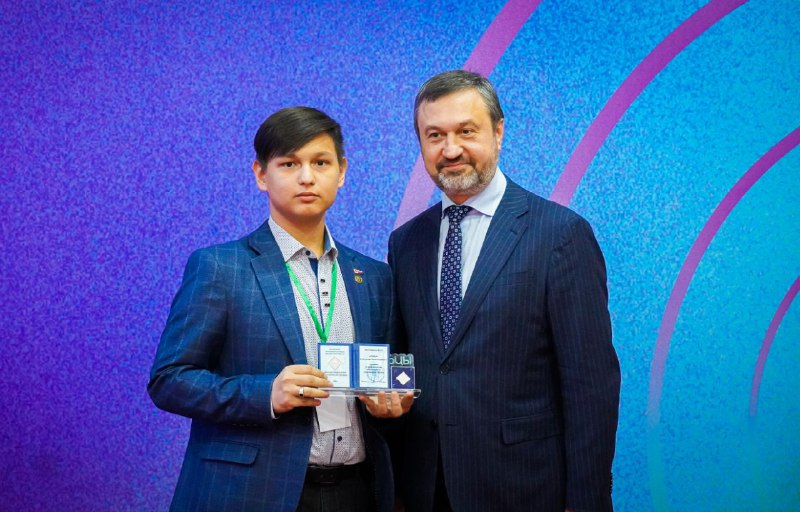 Александр Аладин награжден памятным знаком «Доброволец Оренбуржья-2022»