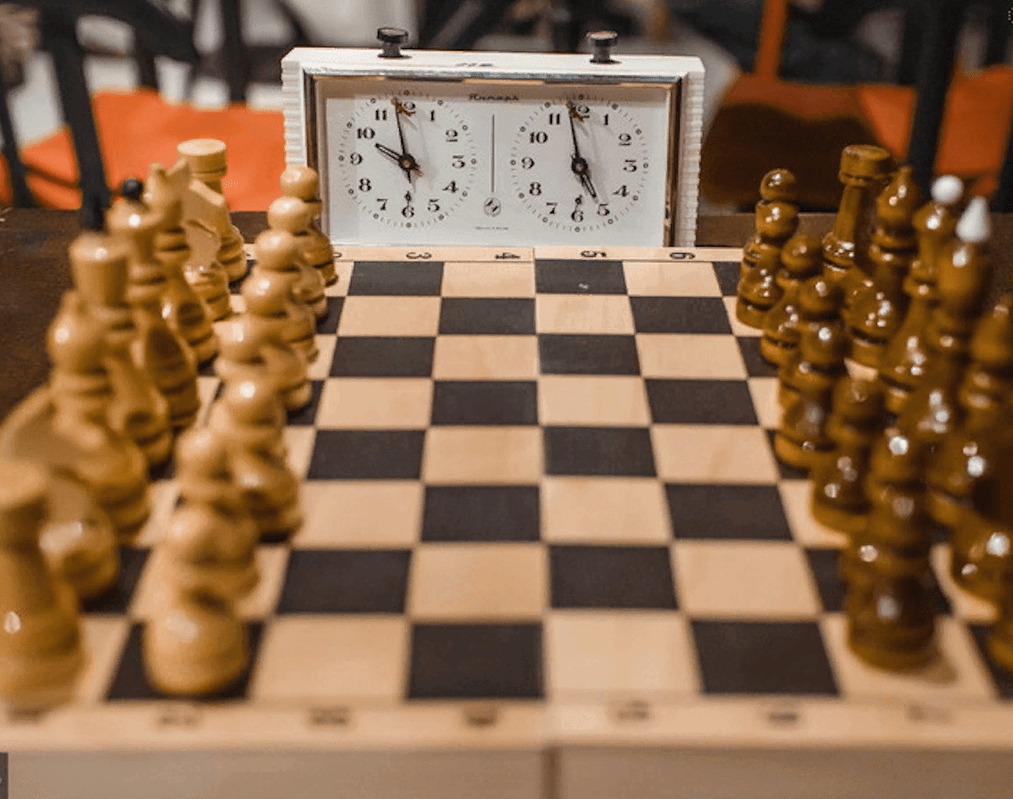 За победу в личном первенстве района сразились 55 шахматистов