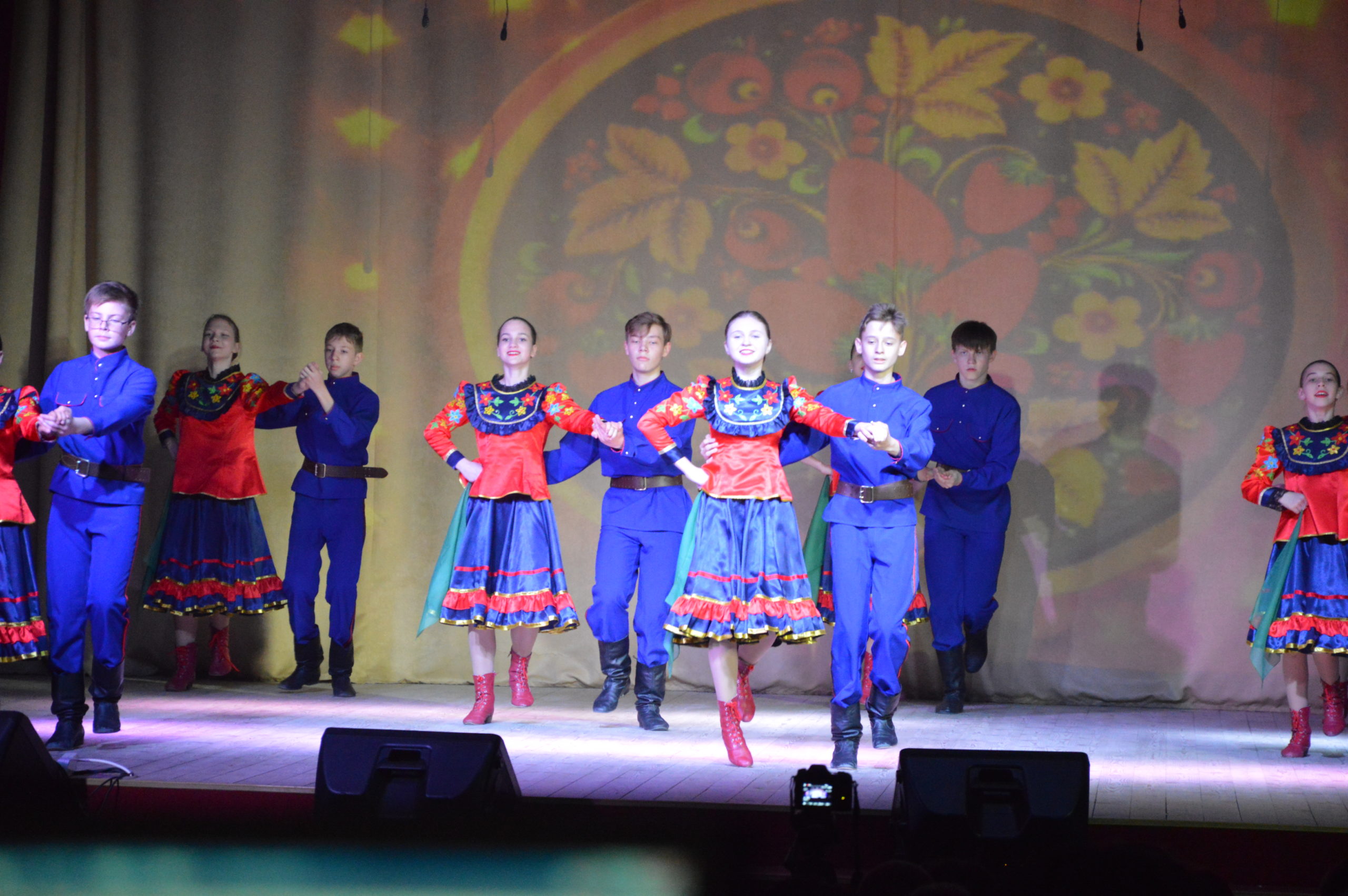На сцене Ташлинского РДК отчетный концерт дали хореографические коллективы Детской школы искусств района