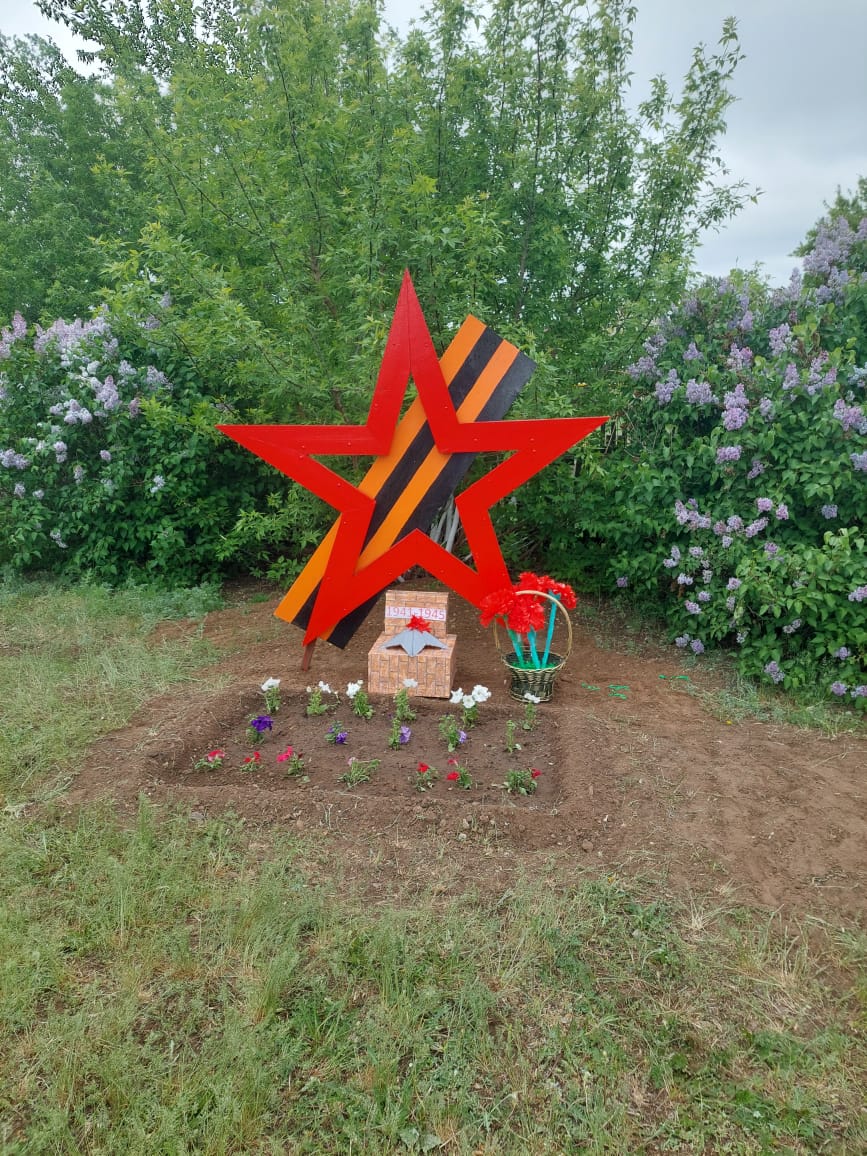 В Восходящем детском саду «Ласточка»  Ташлинского района состоялось открытие Стеллы  «Звезда Победы»