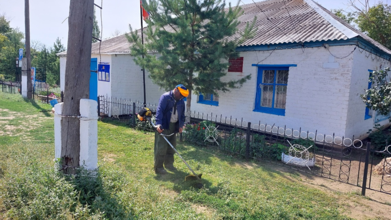 В Степановке работы по благоустройству ведут местные жители и муниципалитет