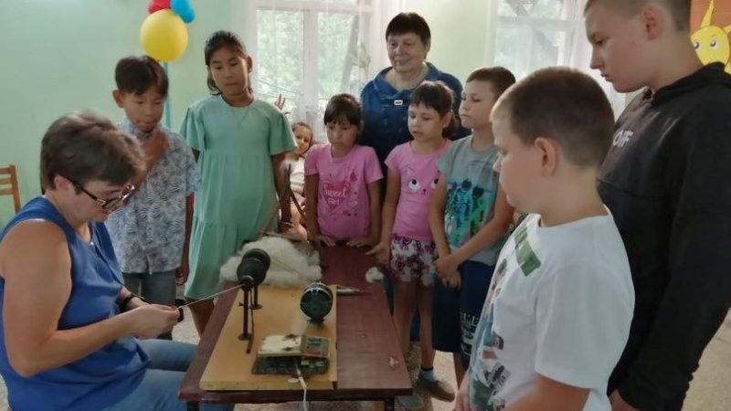Чернояровские ребята приняли участие в мастер-классе «Прядись, куделька!»