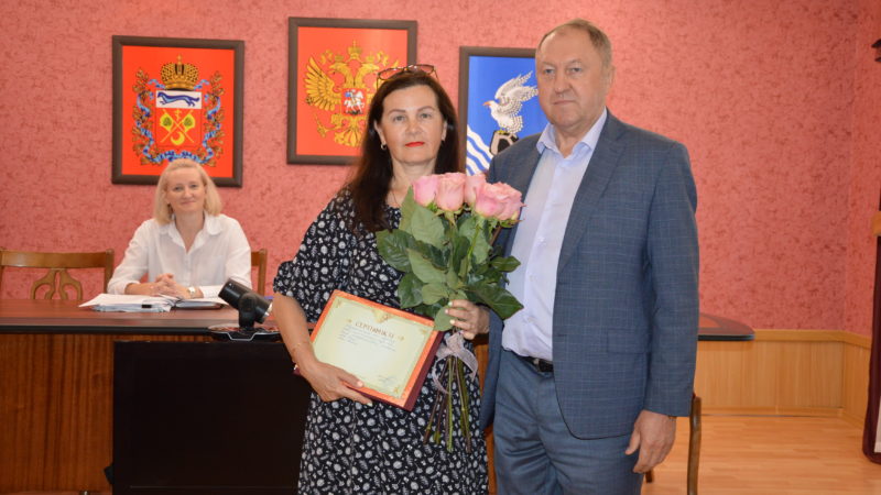 Глава Ташлинского района поздравил с юбилейными датами Лилию Шеврину и Анжелику Чемоданову