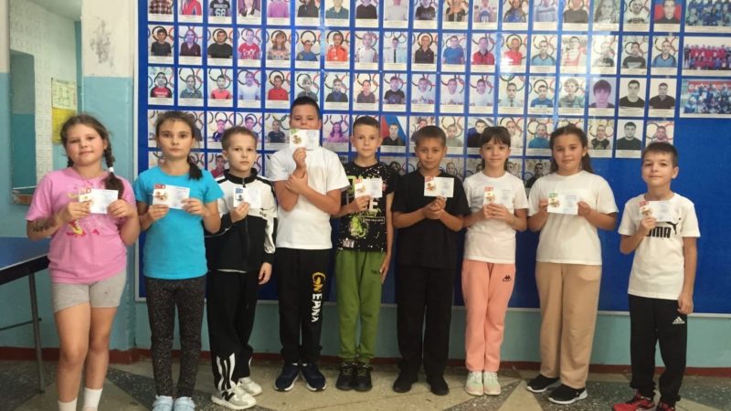 Воспитанники Ташлинской спортивной школы «Чемпион» получили знаки и удостоверения «Готов к труду и обороне»
