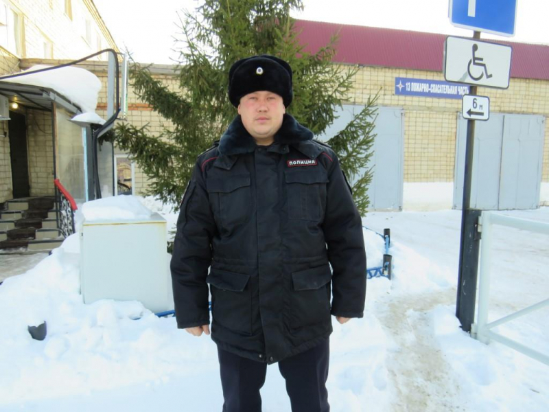 Полицейский спас женщину на грани самоубийства - Медногорскийрабочий