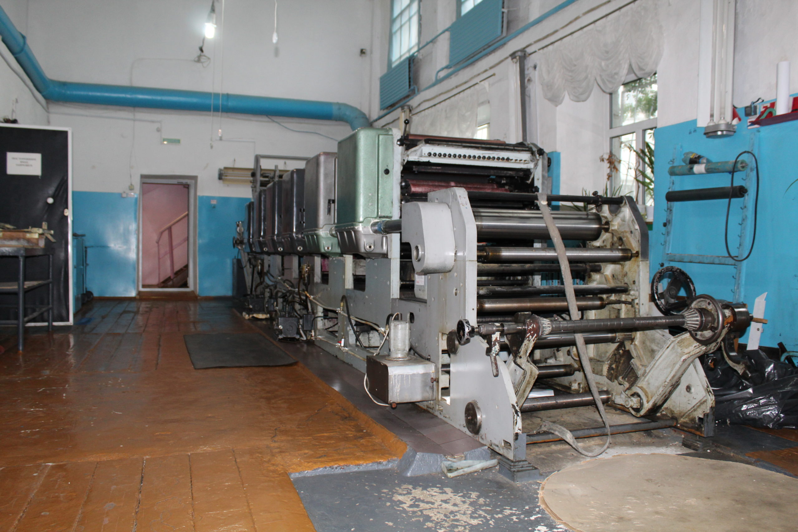 Heidelberg sm 74-4. Офсетная печатная машина heidelberg 360/520. Roland 204 печатная машина. Продается печатная машина. Man roland 200.