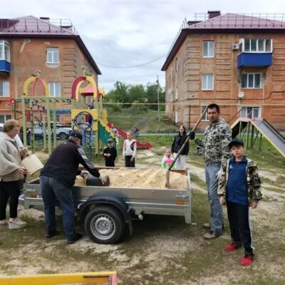 Медногорские депутаты благоустраивают дворы