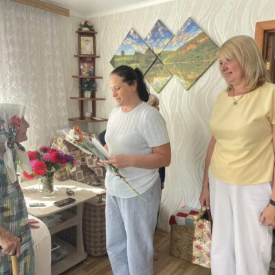 В Медногорске труженицу тыла Елизавету Панарину поздравили с вековым юбилеем