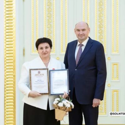 Евгений Солнцев вручил награды лучшим педагогам Оренбуржья