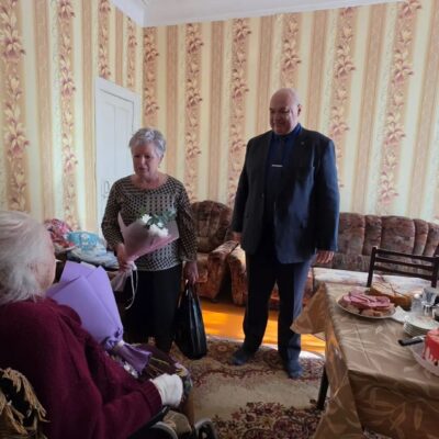 Губернатор Оренбургской области Евгений Солнцев поздравил столетнюю юбиляршу из Медногорска