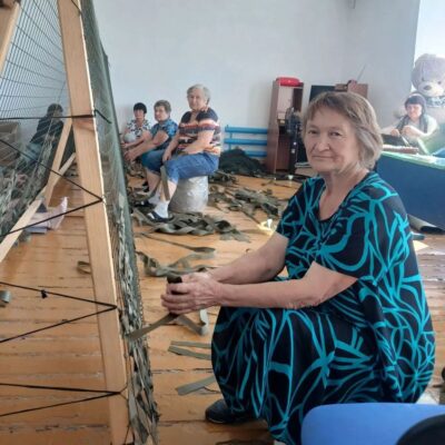 Медногорский клуб «Позитив» плетет маскировочные сети