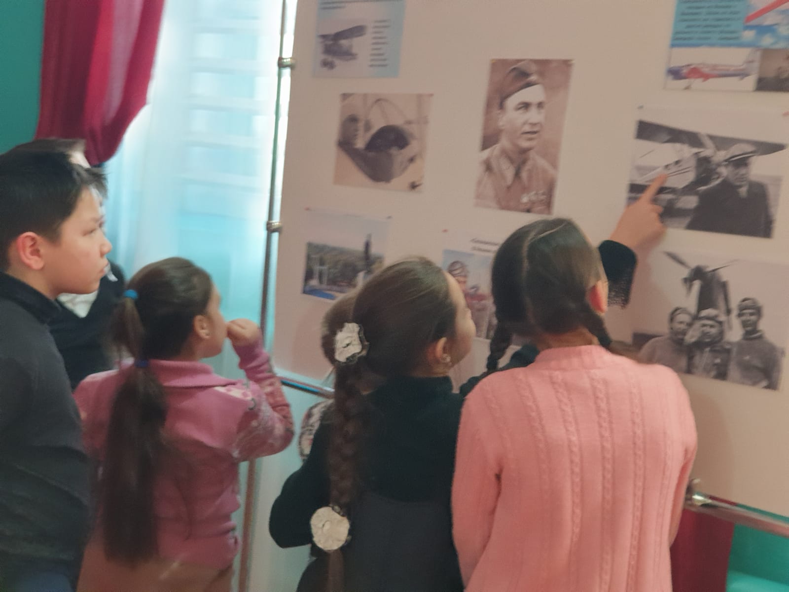 Книги о чкалове. Всемирный день писателя в библиотеке. Петр первый книжная выставка в библиотеке. Михаил светлов юбилей. Дети валерия чкалова.