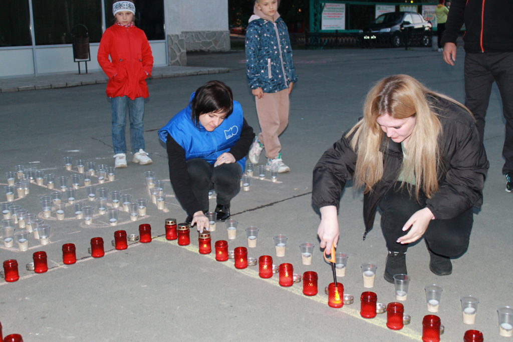 Картины из свечей на 22 июня