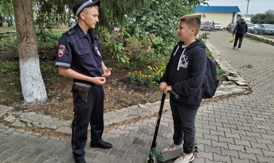 Сотрудники ДПС Шарлыкского района информируют о правилах пользования самокатами