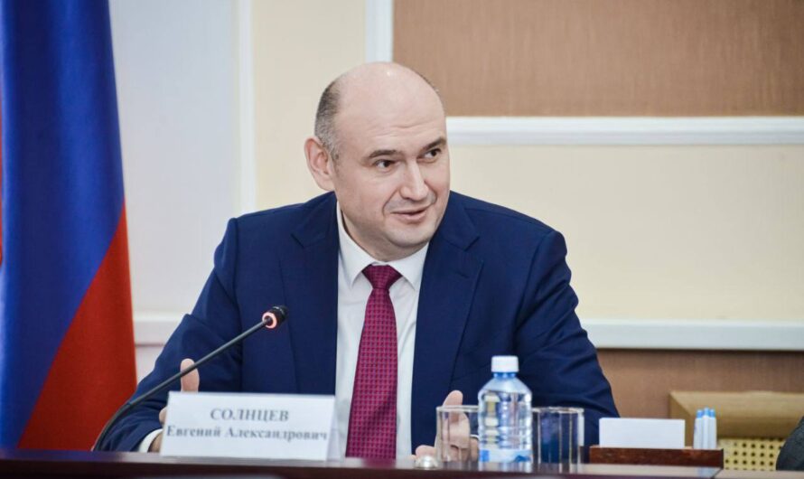 Евгений Солнцев поздравил медиков Оренбуржья с профессиональным праздником