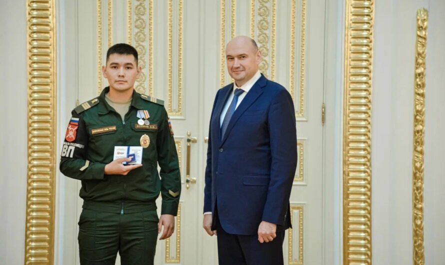 Евгений Солнцев вручил награды талантливой молодёжи Оренбуржья