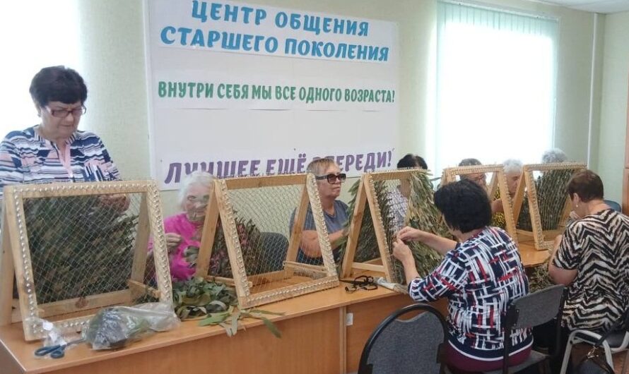 На базе клиентской службы СФР в Шарлыке плетут сети для участников СВО