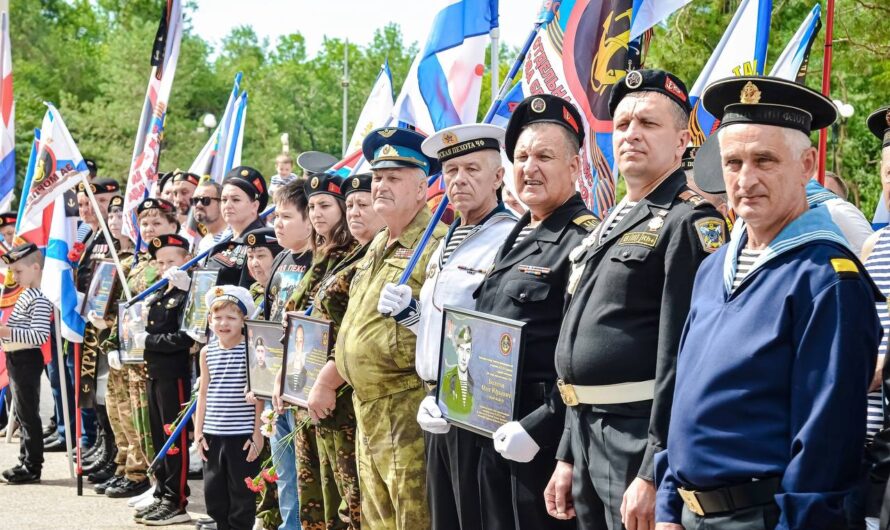 Евгений Солнцев поздравил оренбуржцев с Днем ФМФ