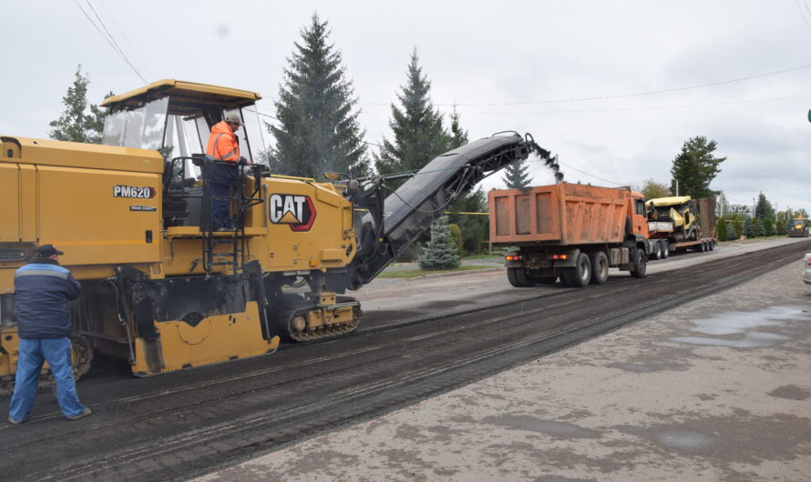 На средства, выделенные Евгением Солнцевым, в Шарлыке ремонтируют дороги