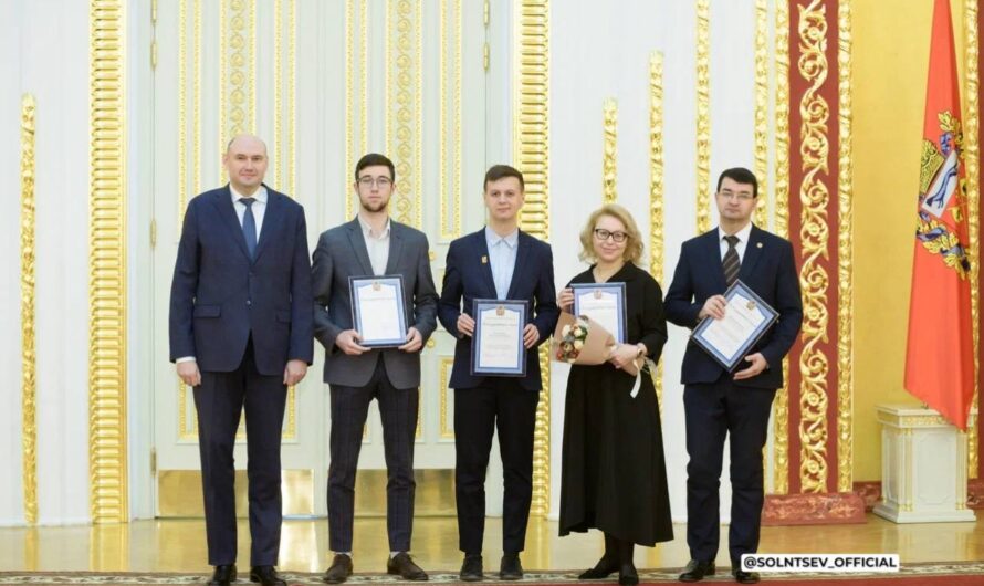 Евгений Солнцев наградил оренбургских ученых