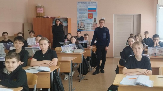 Урок, который спасает жизни: в школах Шарлыка инспектор ГИБДД напомнил детям о главном на дороге