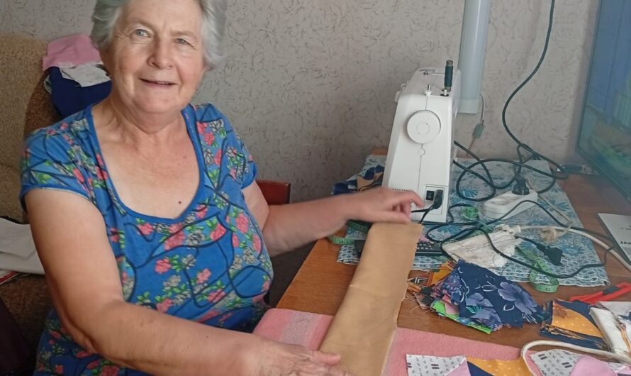 «А как иначе?» История пенсионеров из Оренбуржья, которые шьют тепло для фронта