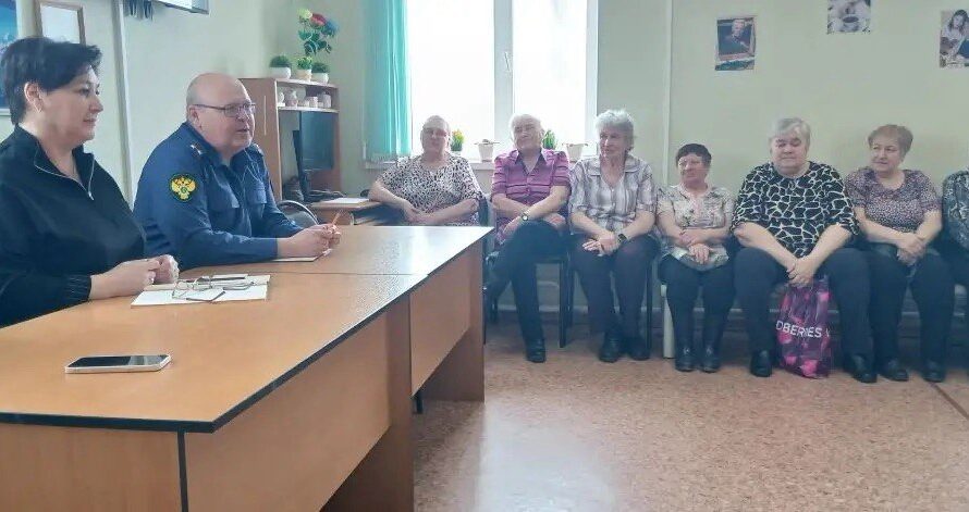 Диалог с властью: пенсионерки Шарлыка подняли насущные вопросы