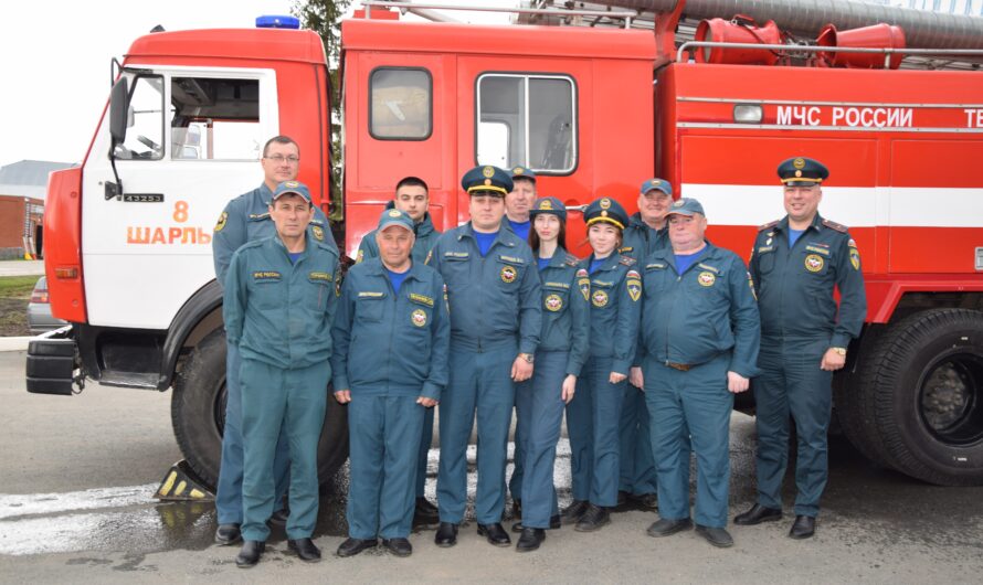 Шарлыкская служба пожарной охраны отмечает профессиональный праздник