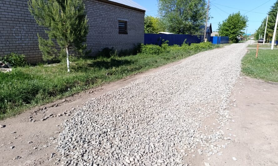 В Шарлыке развернулись работы по благоустройству и ремонту