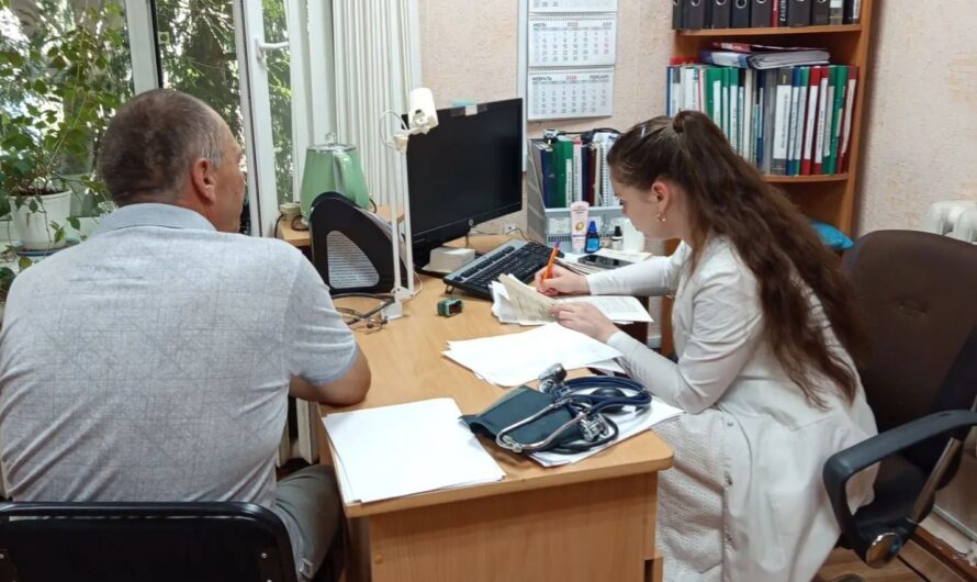 В Шарлыке медики проводят диспансеризацию в организациях