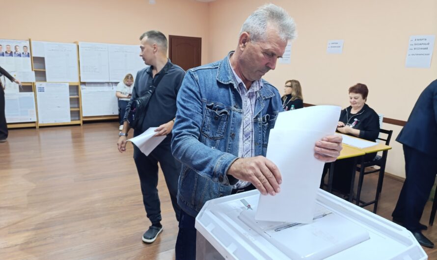 В Шарлыкском районе продолжается голосование