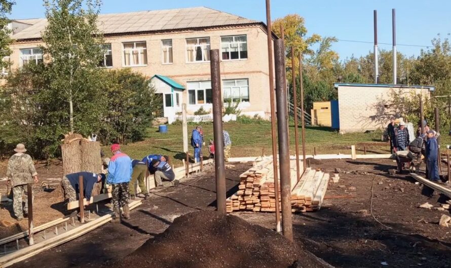 В Новомусинском сельсовете в Оренбуржье строят новый гараж для спецтехники