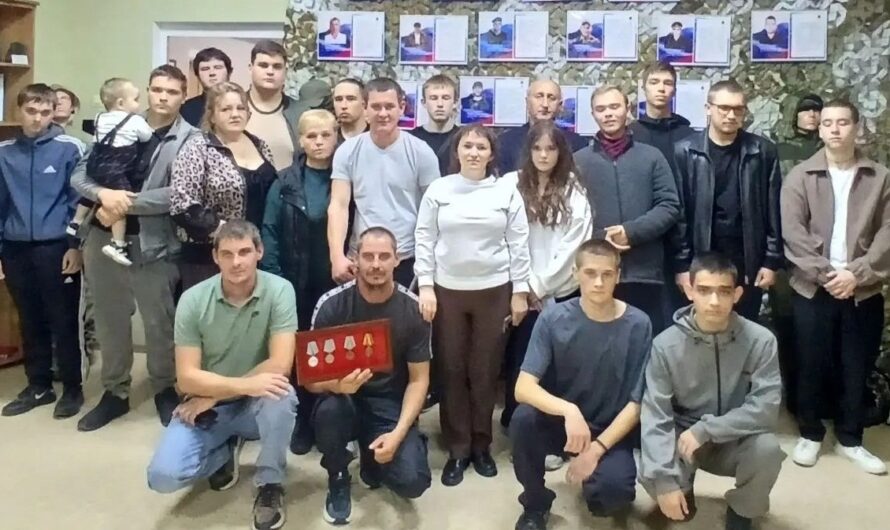 В Шарлыке ветеран СВО встретился со студентами технического техникума