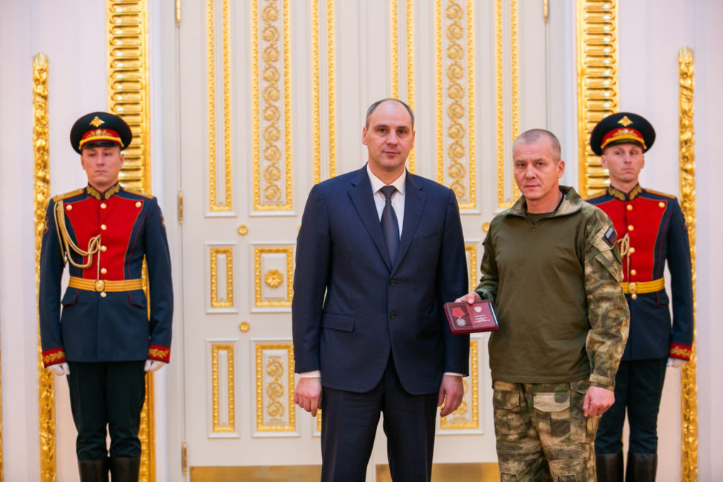 награждение героев россии в кремле. давид малыйкин герой россии вручение. георгиевский парадный зал кремля суворовцы +тлсву 2018. награждение военнослужащих в кремле. таджикистан президентский дворец вручение наград.