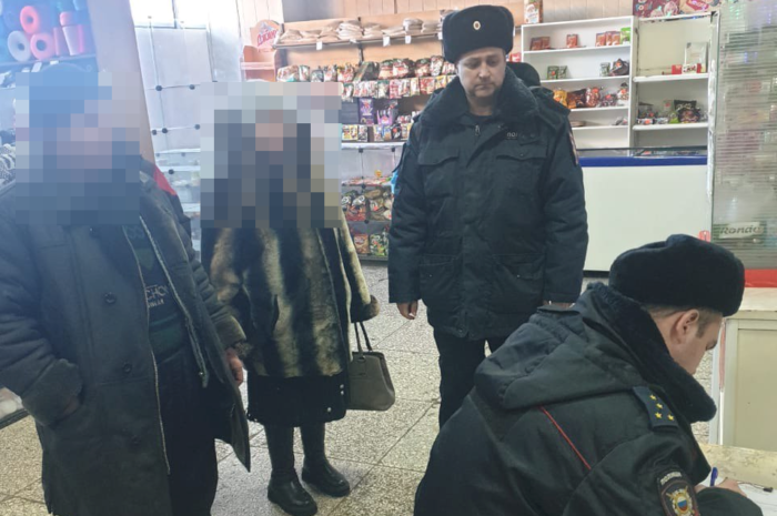 Житель Новоорского района обвиняется в краже банковской карты у знакомого