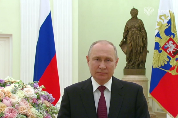 Владимир Путин поздравил женщин России с праздником – Международным женским днем